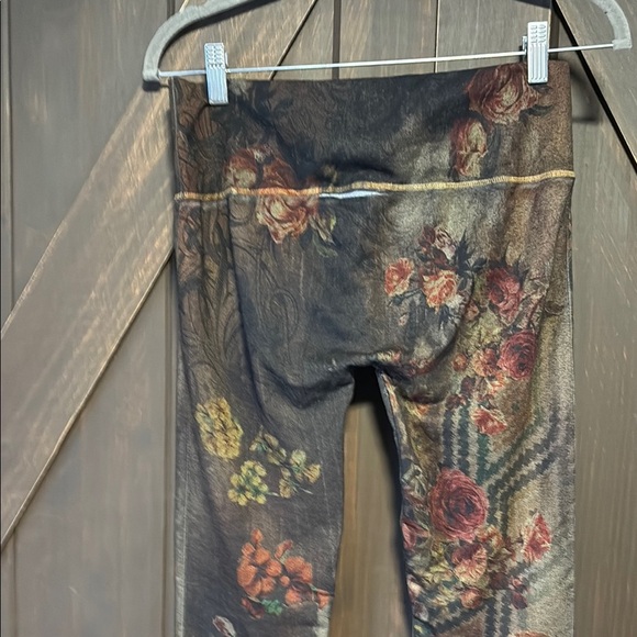 Floral Patterned Leggings - Picture 5 of 6